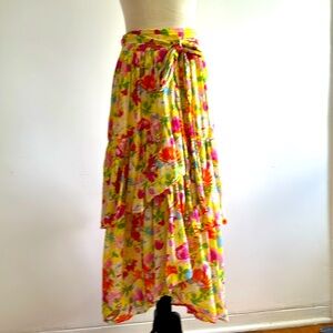 Beautiful floral maxi skirt. Size S